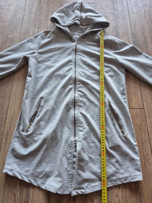 Cienkka bluza damska z kapturem