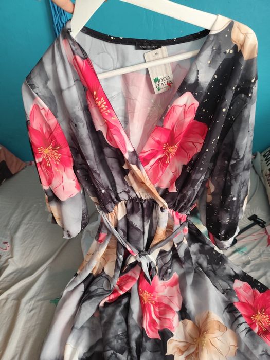 Sukienka w kwiaty nowa