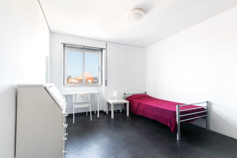 Quarto em Oeiras com vista de mar para Arrendar