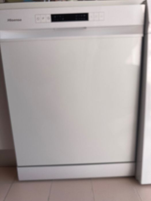 Máquina de lavar loiça Hisense HS622E10W - Como Nova (245 euros, negociável)