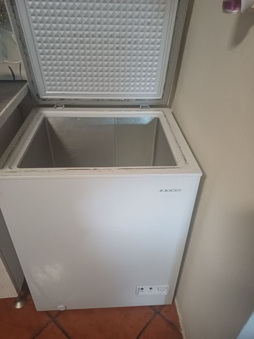 Arca marca Jocel 140 litros
