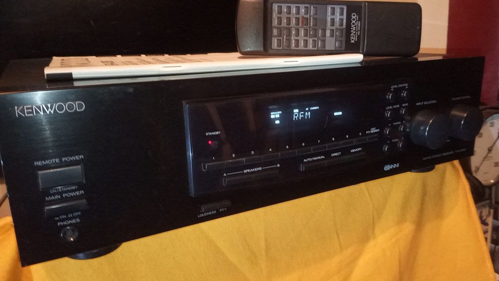 Amplificador Kenwood com radio RDS e comando