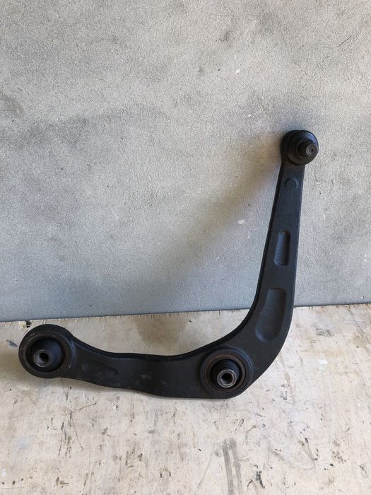 Важелі підвіски Mercedes Vito W638 / Peugeot 206 / Ford Escort / Audi 80 B3 ,В4.