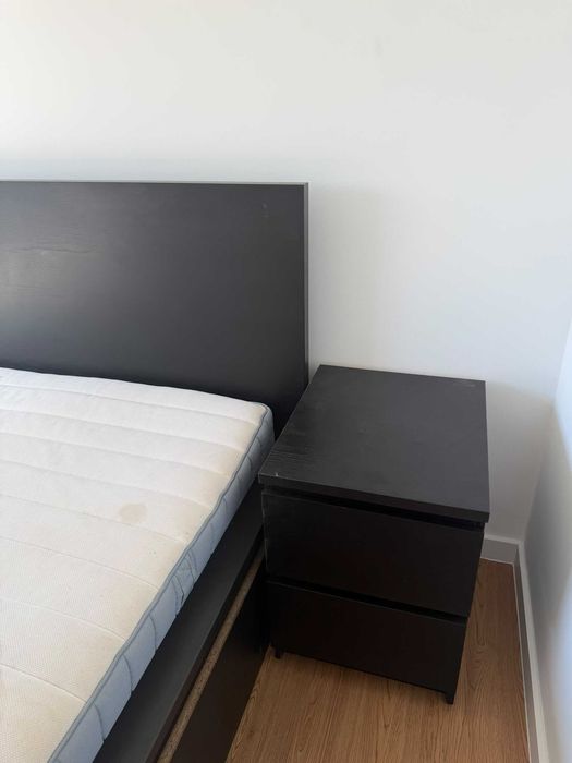 Cama de Casal colchao e mesas de cabeceira