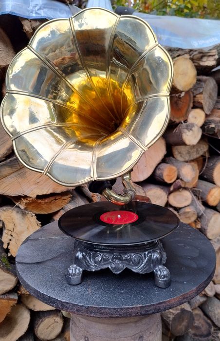 Граммофон маленький