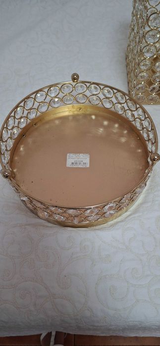 Vaso de metal dourado com cristal