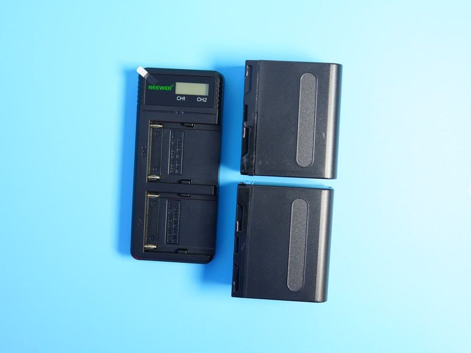 Зарядное устройство + 2шт батарей NEEWER NW-F970 (NP-F970) 7800mAh