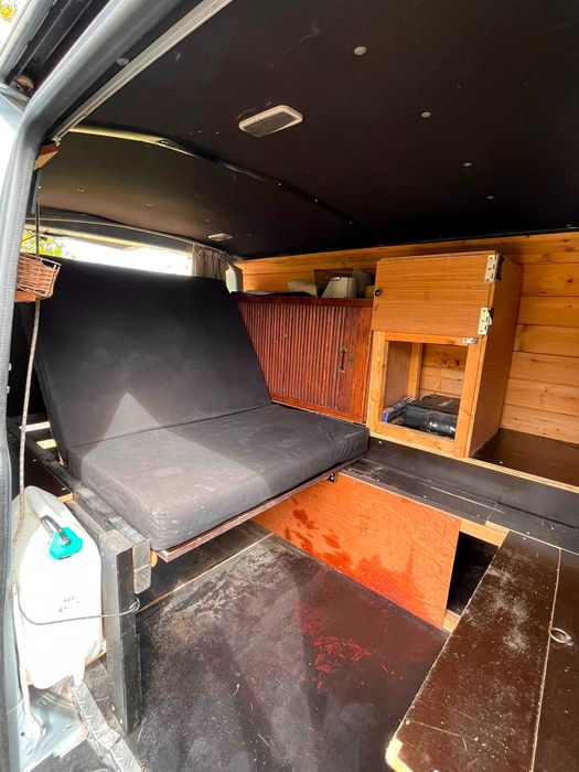 Volkswagen T5 1.9 TDI 2006 – Camper Van artesanal – Sem matrícula, caixa precisa de reparação