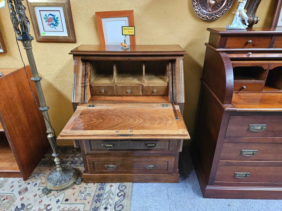 Escrivaninha em madeira - óptimo estado geral