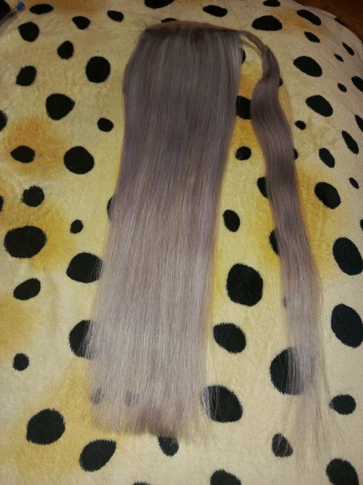 Kucyk naturalny blond popielaty