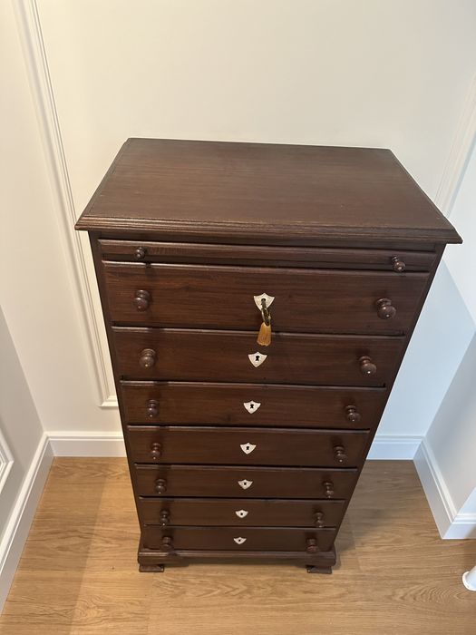 Camiseiro garrafeira