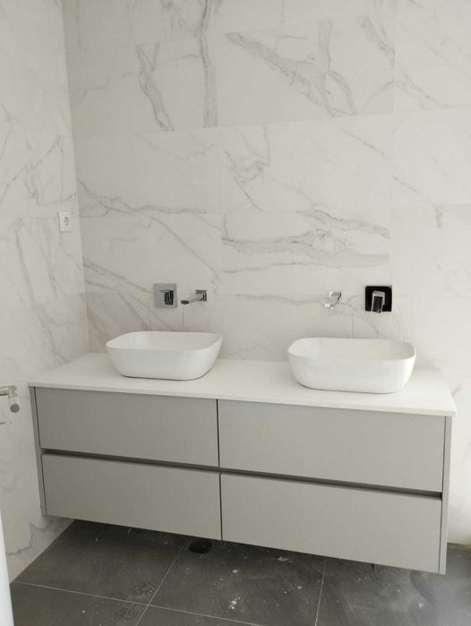 Moradia Nova - T4 em Camarate com Garagem e com lote de 456,62m2