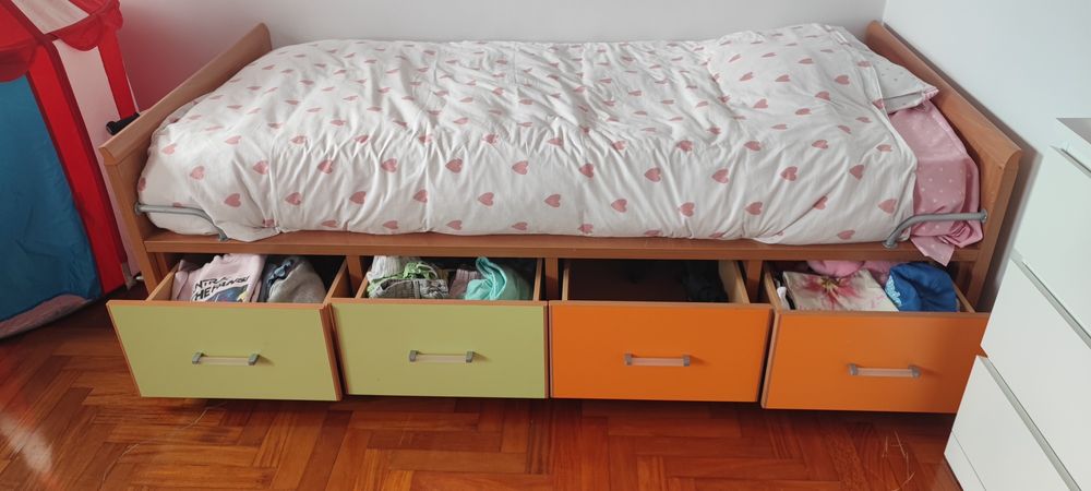 Cama de solteiro/o