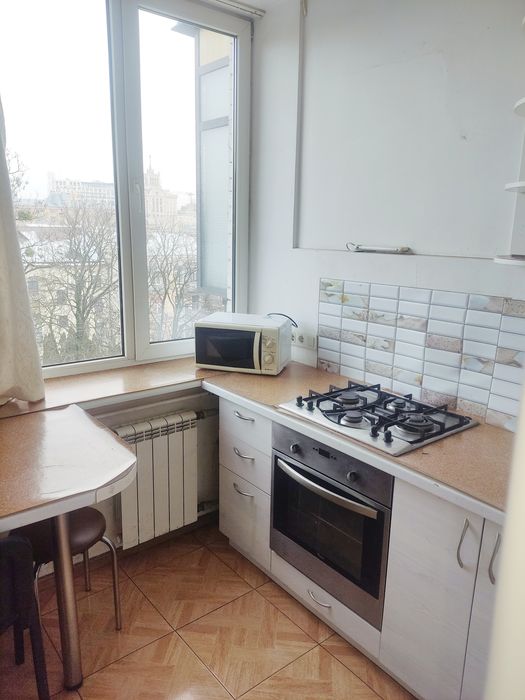 Власник 2 кімн. Хрещятик в 50м, Прорізна 11, окремі кімн, Світло завжд