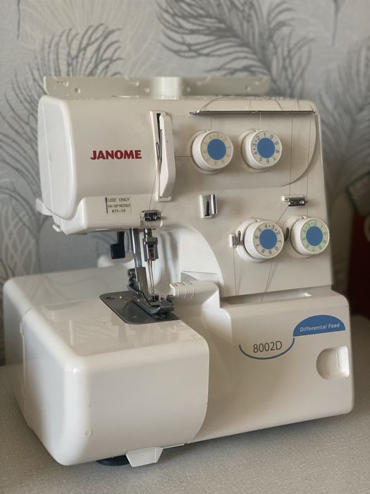 Оверлок Janome 8002D
