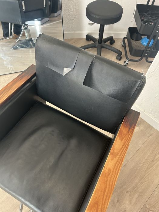 Duas cadeiras de cabeleireiro