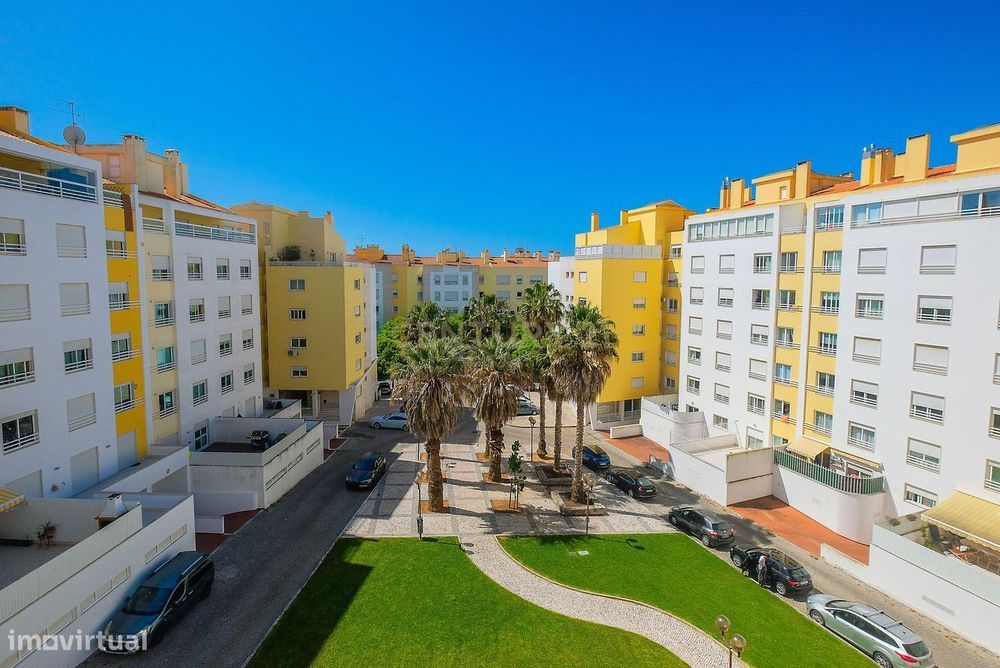 Apartamento T3 luminoso na Parede com varandas, garagem e arrecadação
