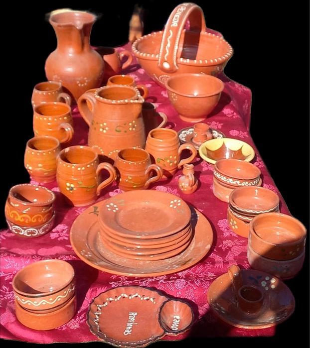 Grande lote de peças variadas em barro