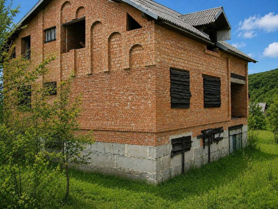 Будинок незаверш. траса Київ- Чоп, земля 23 сот. Карпати Сколе