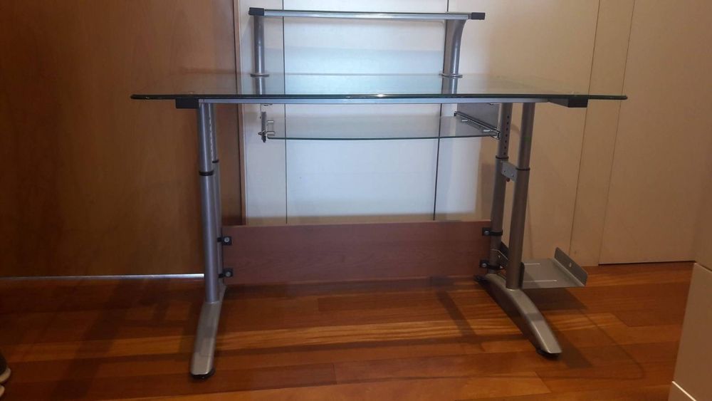 Secretária de vidro