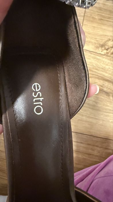 Продам туфлі Естро