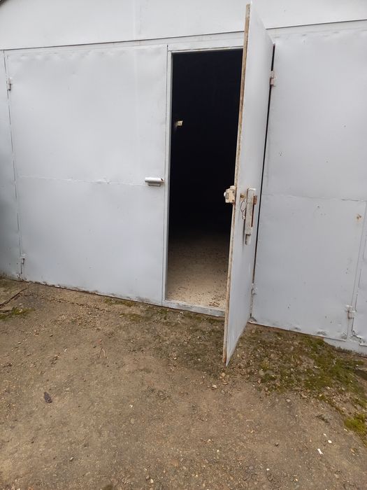 Продам гараж без місця.