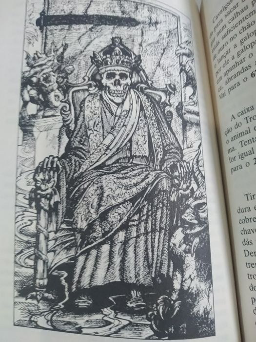 Livro da Coleção Aventuras Fantásticas - A Cripta da Feitiçaria