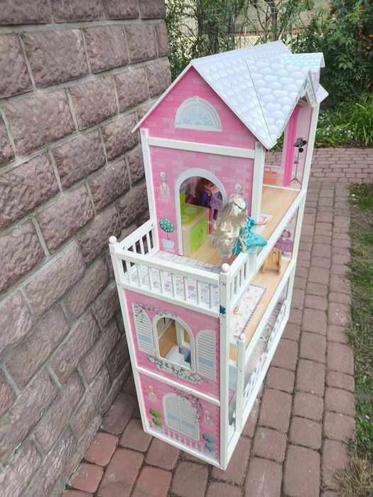 Duży domek dla lalek