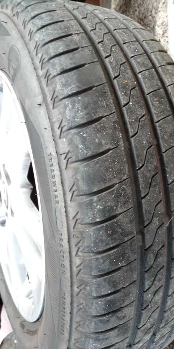 Jantes Toyota originais 15 como novas com pneus