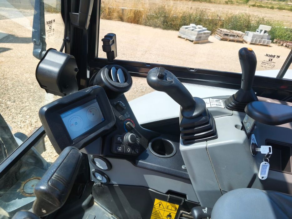 Máquina Giratória Bobcat