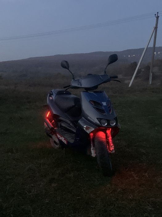 наприклад iPhone 10 xr