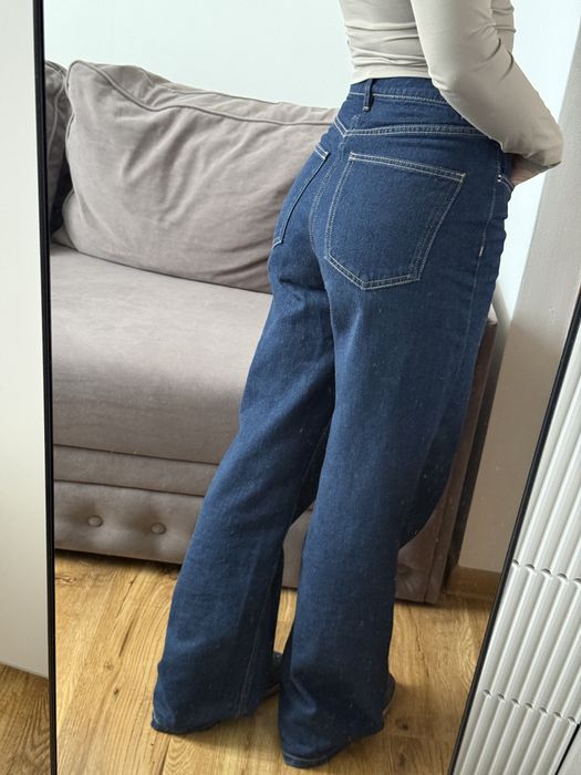 Шкіряні боюки та джинси