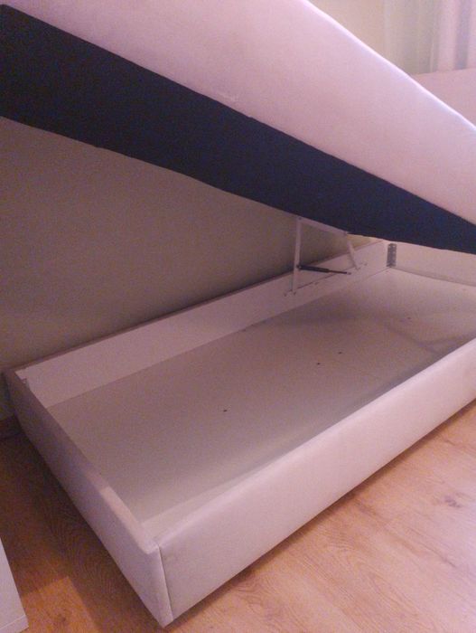 Łóżko tapicerowane 100x200 jasne