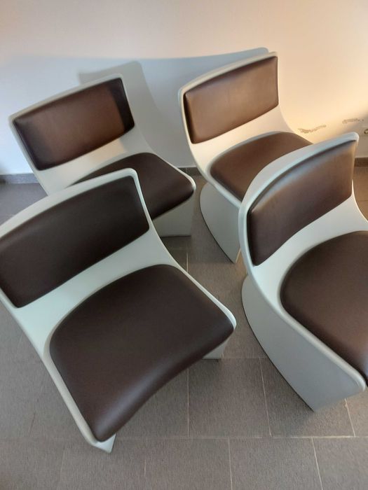 4 Сadeiras únicas Space por A. Pinaffo & P. Scagnellato