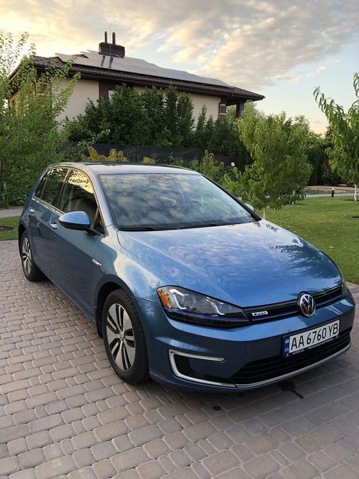 Продам Volkswagen E-golf 2016