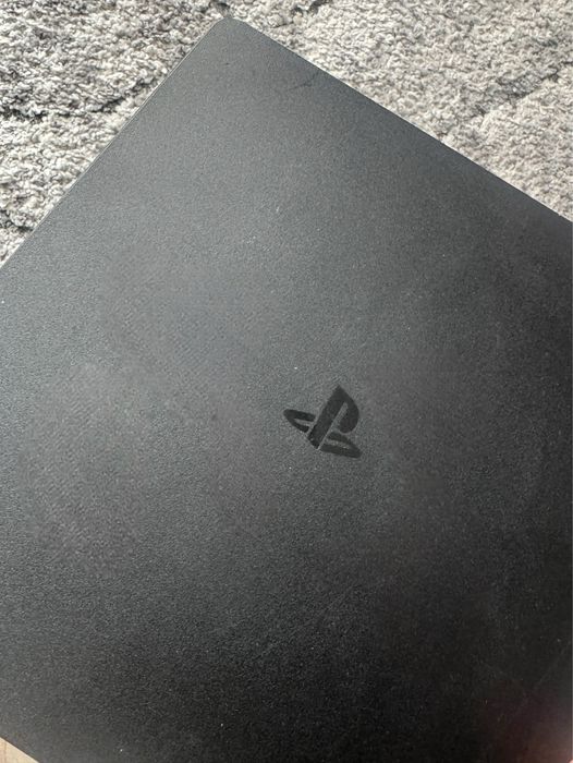 Konsola Ps4 Slim + Pad