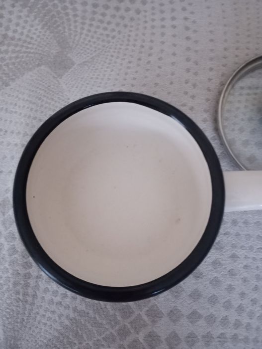 Garnuszek z pokrywką