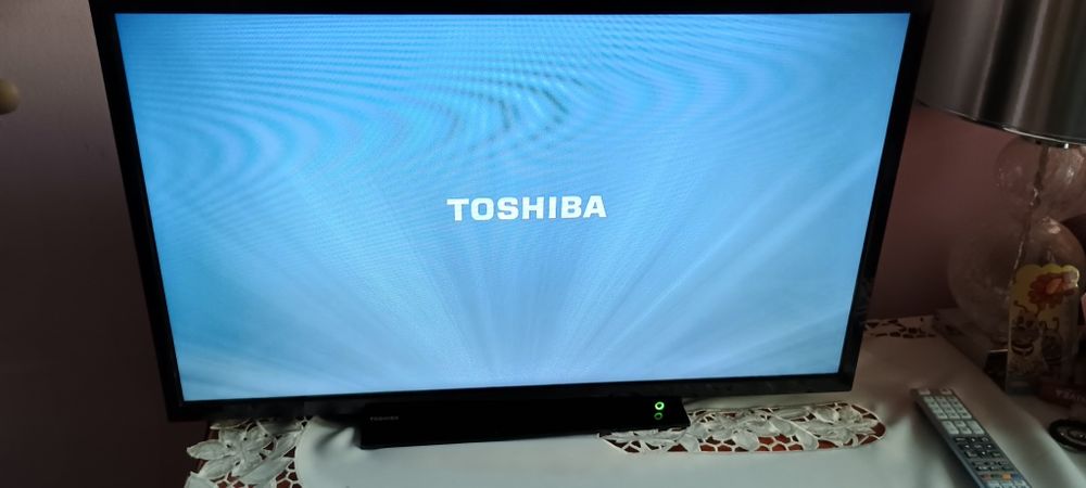 TV LED 32" TOSHIBA + dekoder