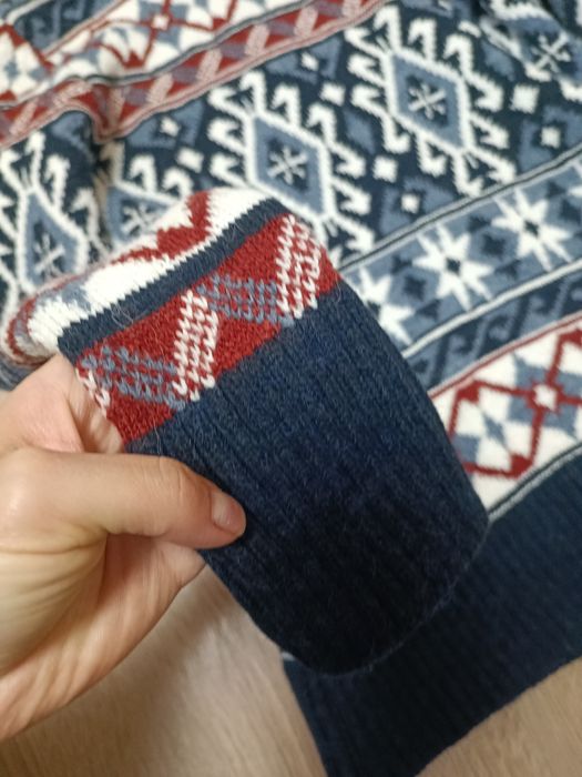 Теплий жіночій светр