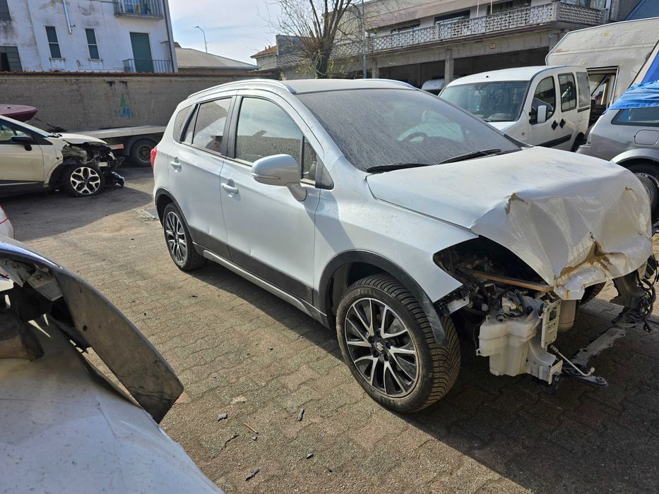 Suzuki SX4 cross  1.6d  Posiadam inne auta  z  włoch całe i uszkodzone