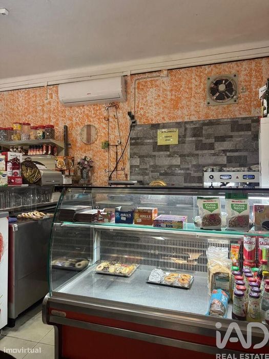Loja / Estabelecimento Comercial em Malhou, Louriceira e Espinheiro de