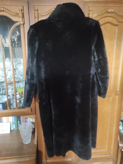 Продам шикарную натуральную мутоновую  шубу.