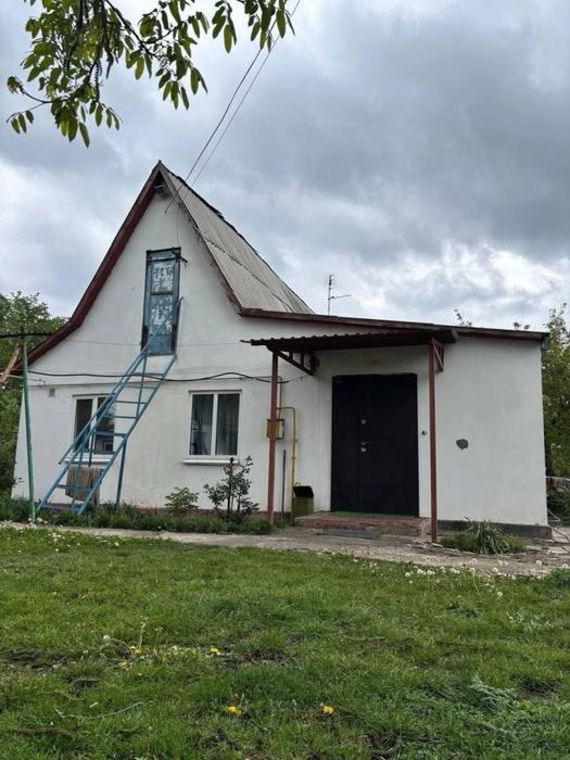 Продам будинок в селі Острійки,сертифікати