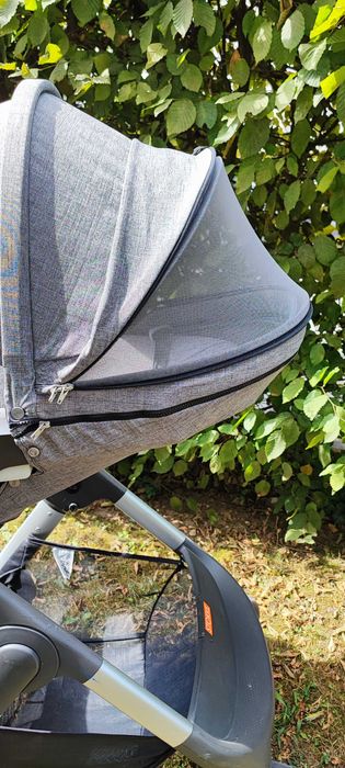 Stokke Crusi, Black Melange, skórzane rączki, wózek dziecięcy