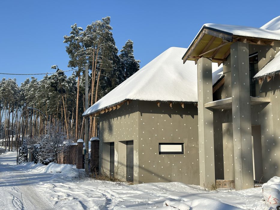 Продаж будинку в Стоянці, 245 м2 з гаражем та соснами на ділянці