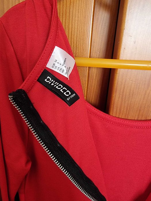 Vestido curto e justo vermelho H&M, tamanho 34