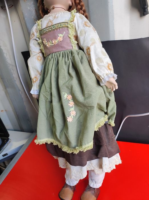 Stara ,duża lalka ceramika,około 80 cm,w wystroju ludowym