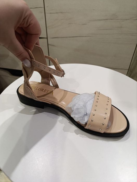 Босоніжки нові беж