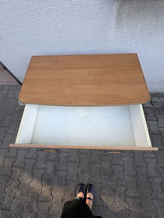 Komoda z imitacją drewna