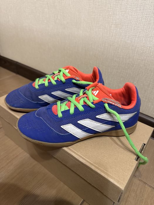 Кросівки для футболу, Adidas